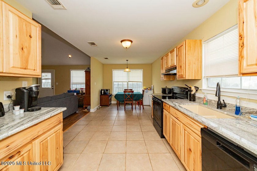 Nice 3b/2b home with a big, fenced backyard. Great floor plan - photo 15