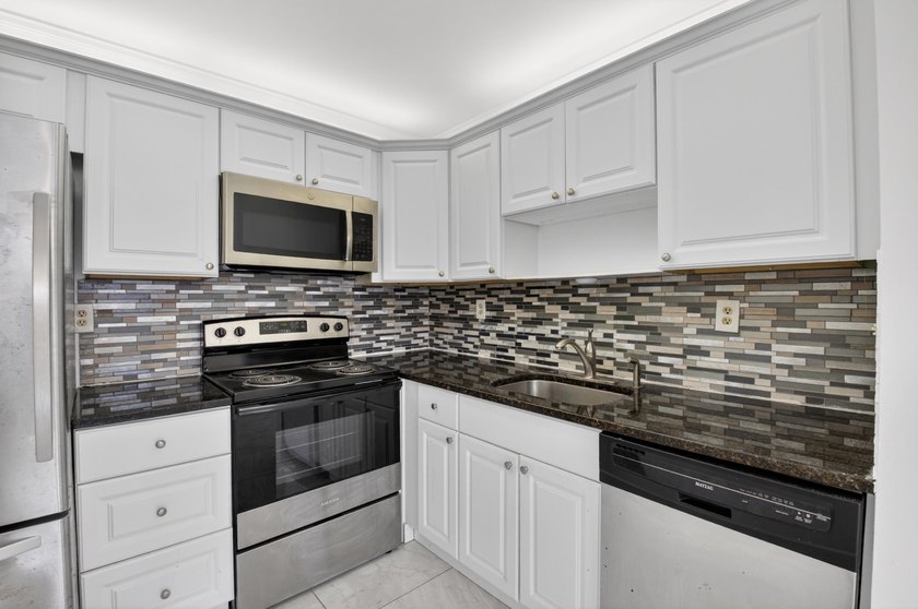 Updated 1-Bed, 1.5-Bath Condo in Kings Point. Second-floor condo - photo 18