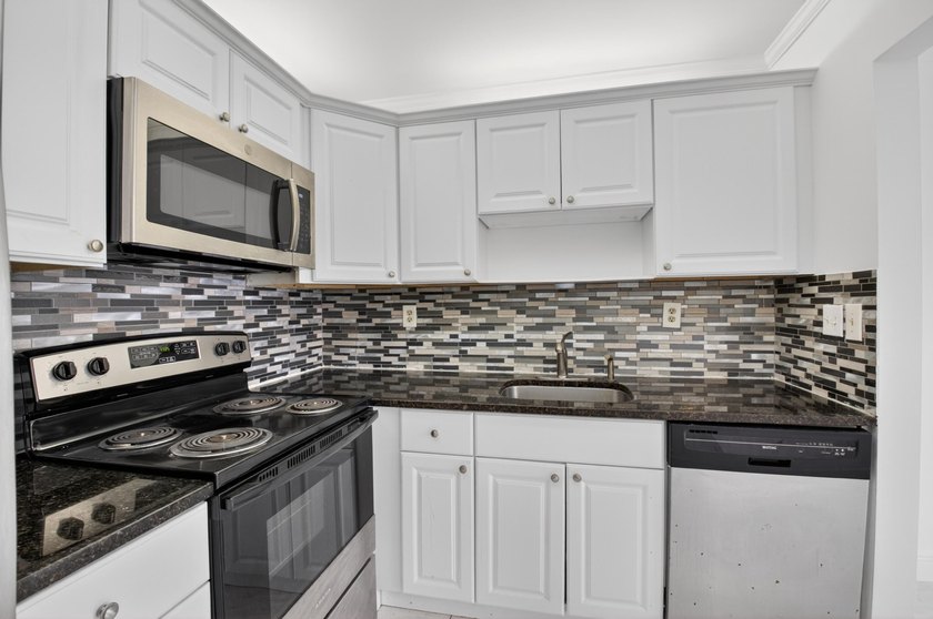 Updated 1-Bed, 1.5-Bath Condo in Kings Point. Second-floor condo - photo 19