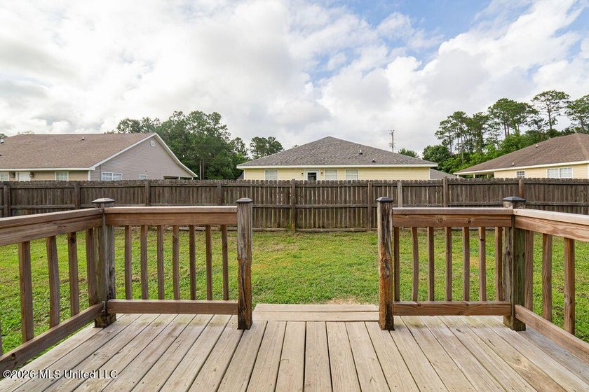 Nice 3b/2b home with a big, fenced backyard. Great floor plan - photo 31