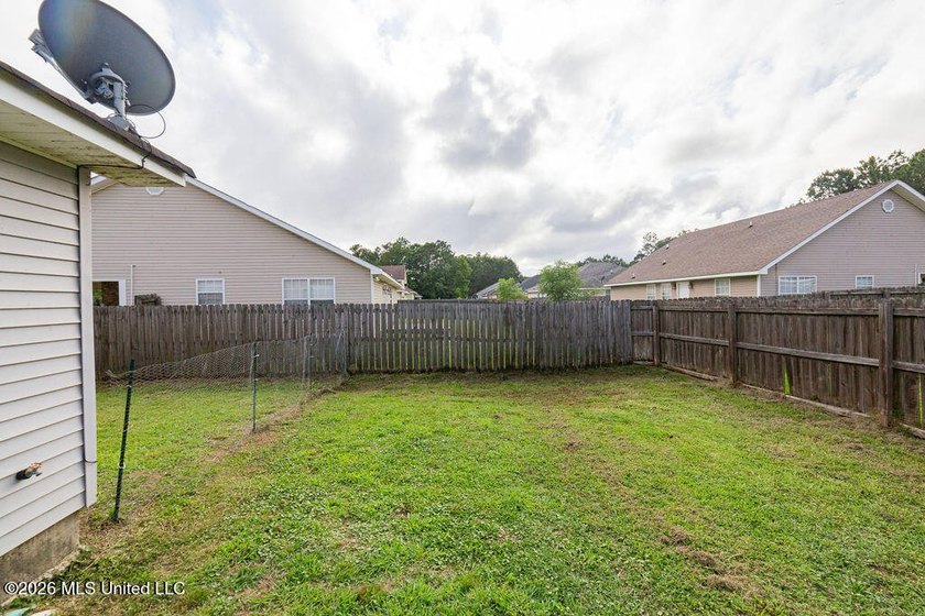 Nice 3b/2b home with a big, fenced backyard. Great floor plan - photo 36