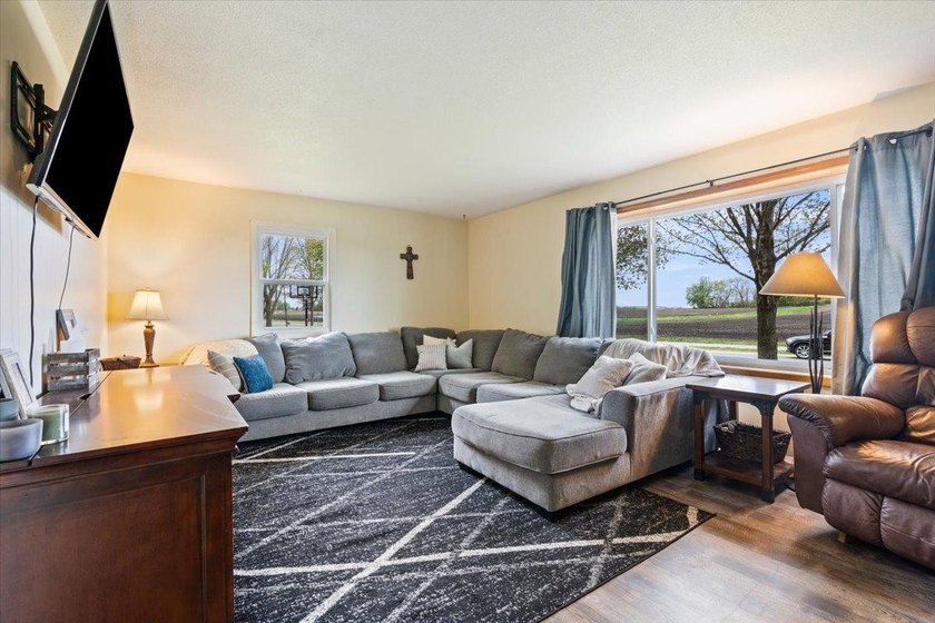 Welcome home! Step into this beautiful five-bedroom, two-bath - photo 2