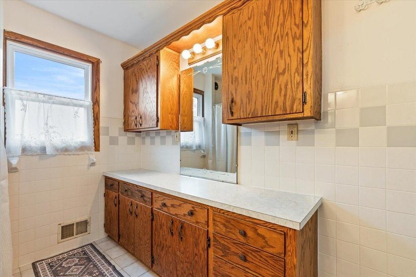 Welcome home! Step into this beautiful five-bedroom, two-bath - photo 9