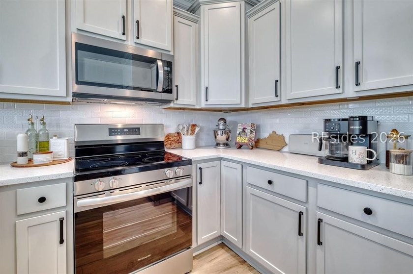 Welcome to this beautifully updated 3-bedroom, 2.5 bath home in - photo 11