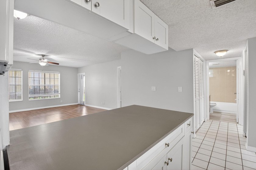 Welcome to this thoughtfully designed two-bedroom, two-bathroom - photo 14
