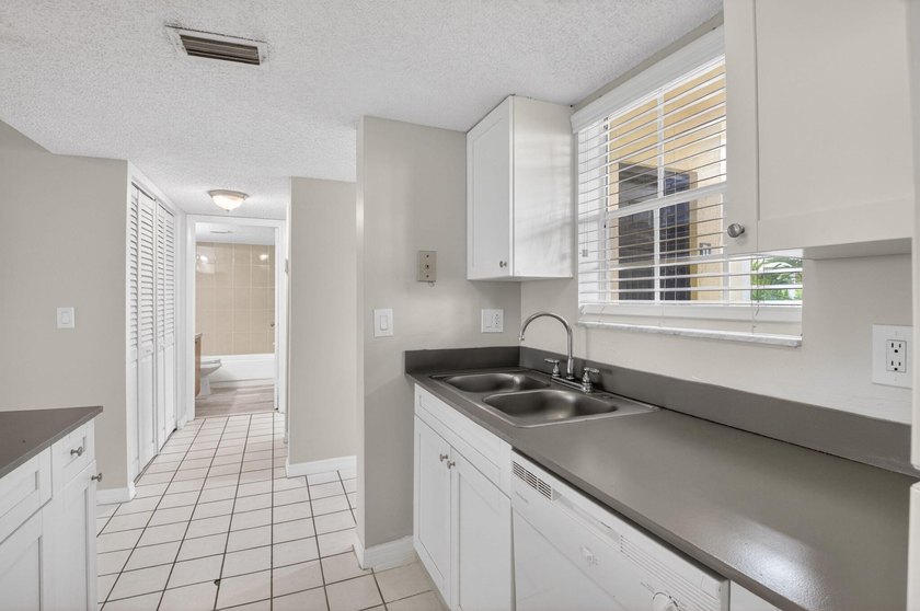 Welcome to this thoughtfully designed two-bedroom, two-bathroom - photo 15