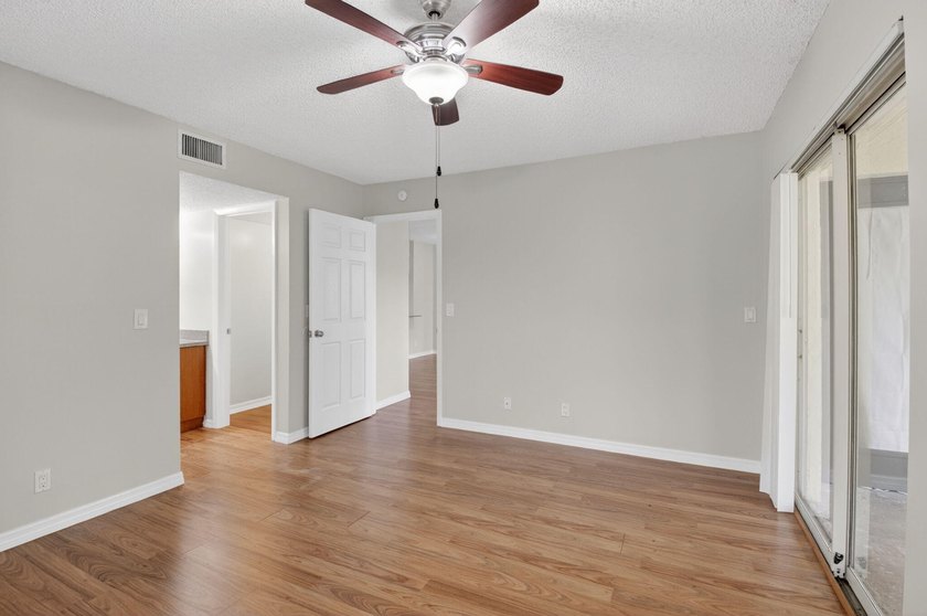Welcome to this thoughtfully designed two-bedroom, two-bathroom - photo 18