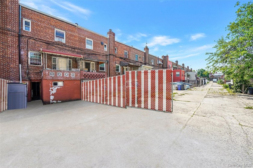 The Canarsie Brick Townhome. This well maintained townshouse has - photo 20