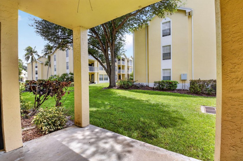 Welcome to this thoughtfully designed two-bedroom, two-bathroom - photo 25