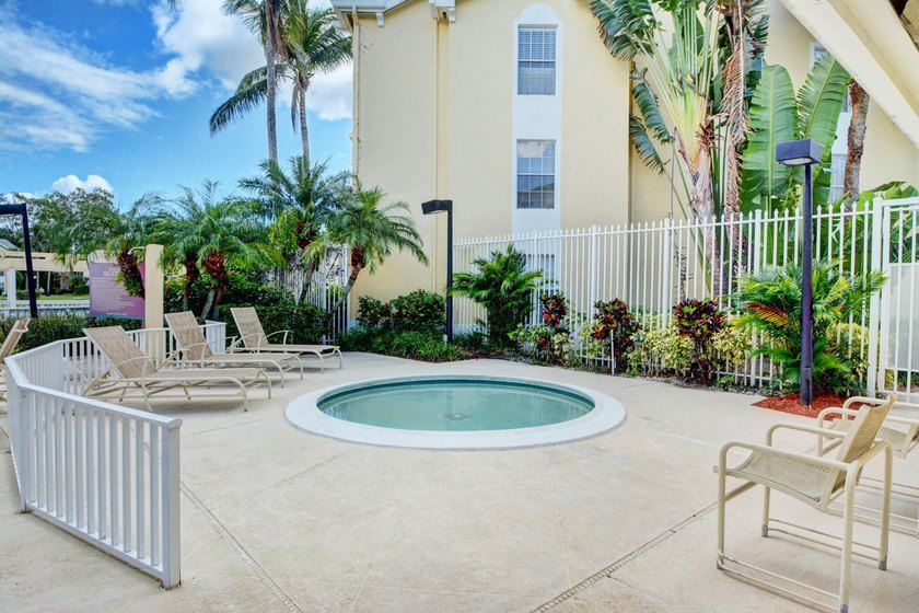 Welcome to this thoughtfully designed two-bedroom, two-bathroom - photo 46