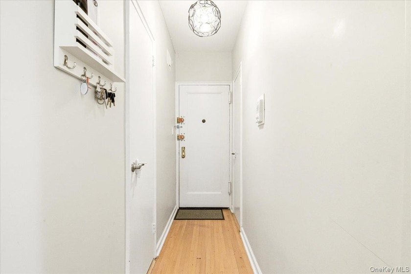 Discover the most neighborly, pet friendly, prewar coop in - photo 4
