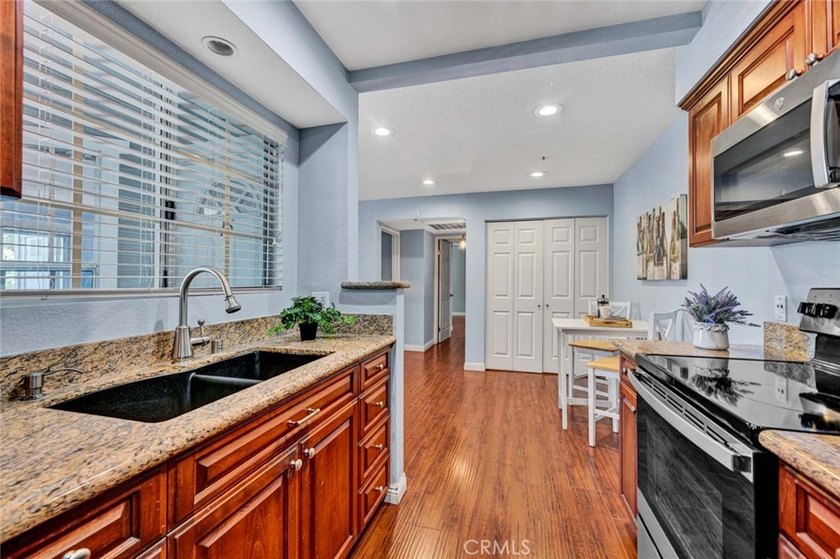 Ideally located in the highly desirable South Coast Metro area - photo 13