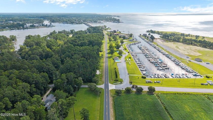 Enjoy stunning water and marina views from this beautiful 0 - photo 15