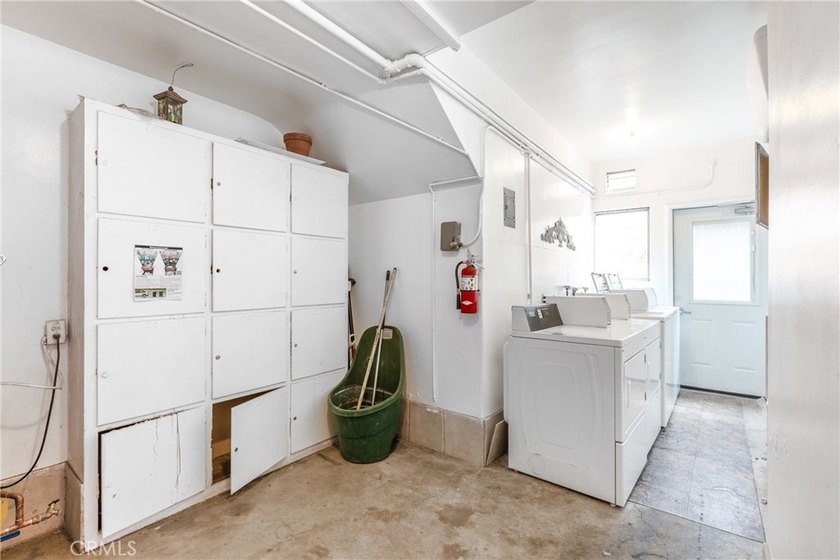 Welcome to 930 E 1st Street #2 - a clean, well-maintained - photo 12