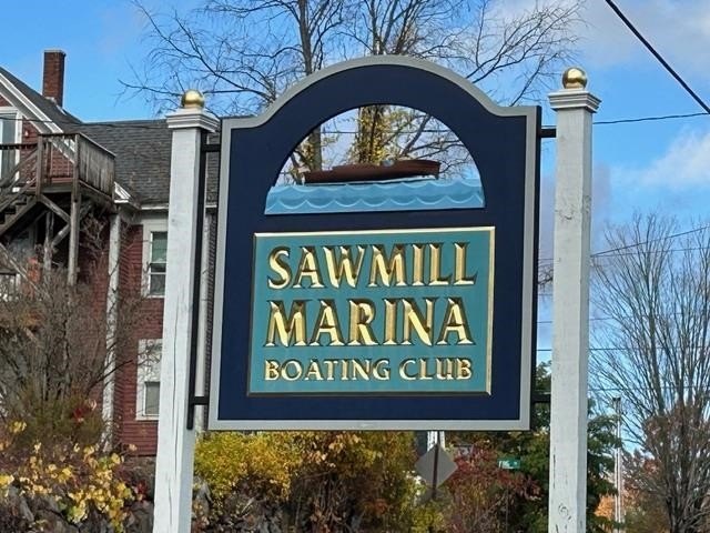 An inviting end unit townhouse-style condominium, minutes to - photo 24