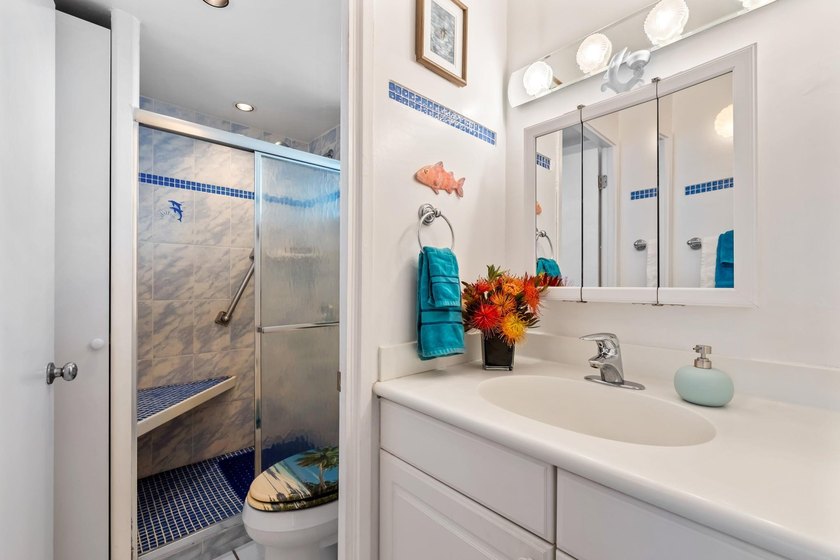 Live on the Beach! Wake up to the sound of waves in this direct - photo 28