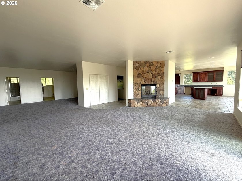 Enjoy peaceful COASTAL LIVING in this custom-built 2006 home - photo 9