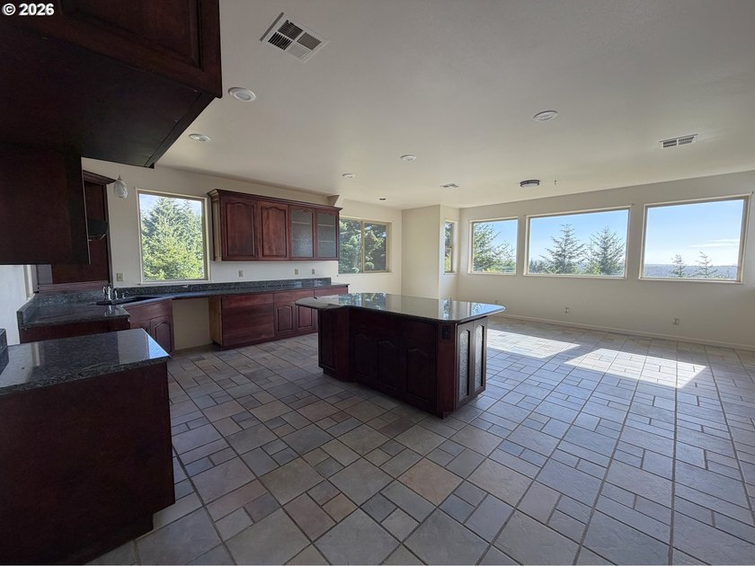 Enjoy peaceful COASTAL LIVING in this custom-built 2006 home - photo 10