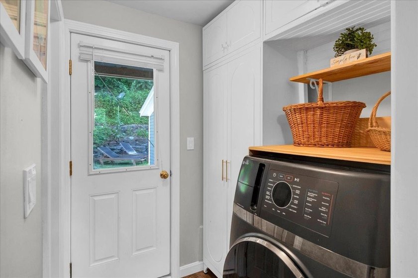 Don't let the size fool you, this beautifully updated 3-bedroom - photo 19