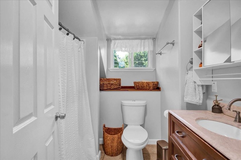 Don't let the size fool you, this beautifully updated 3-bedroom - photo 24