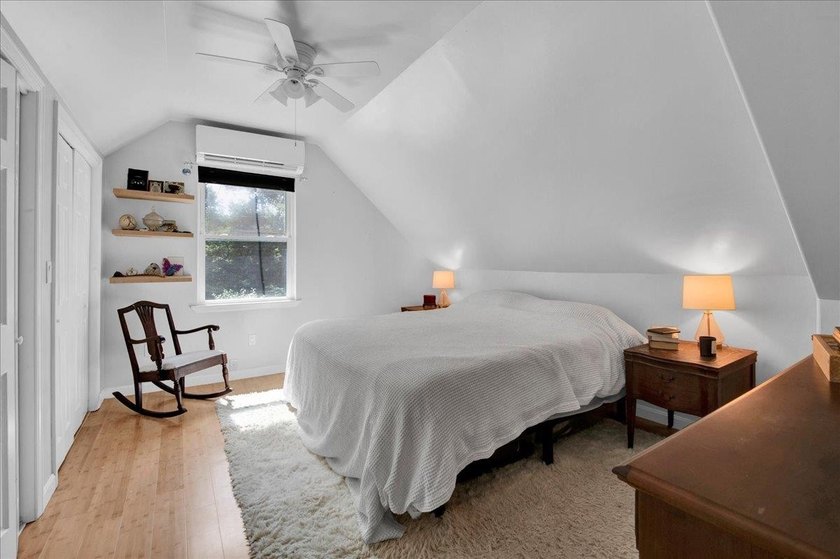 Don't let the size fool you, this beautifully updated 3-bedroom - photo 25