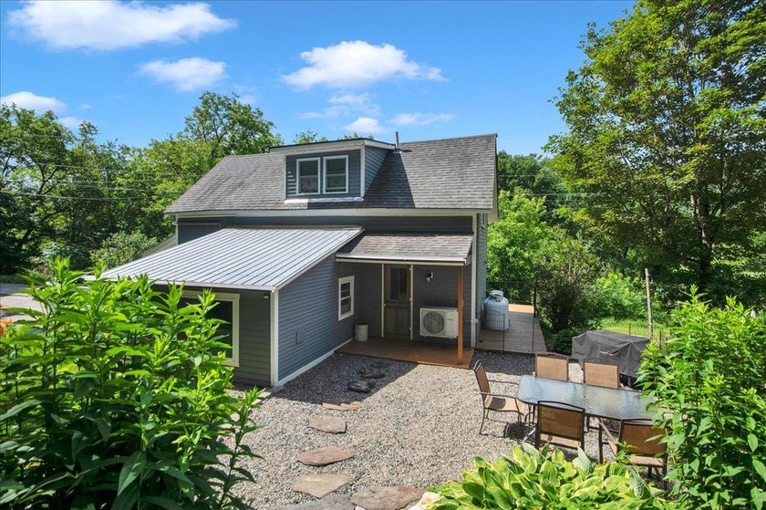 Don't let the size fool you, this beautifully updated 3-bedroom - photo 29