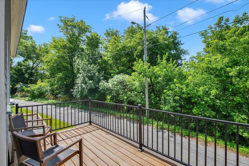 Don't let the size fool you, this beautifully updated 3-bedroom - photo 30