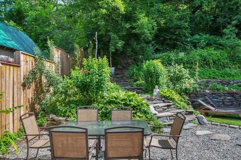 Don't let the size fool you, this beautifully updated 3-bedroom - photo 31