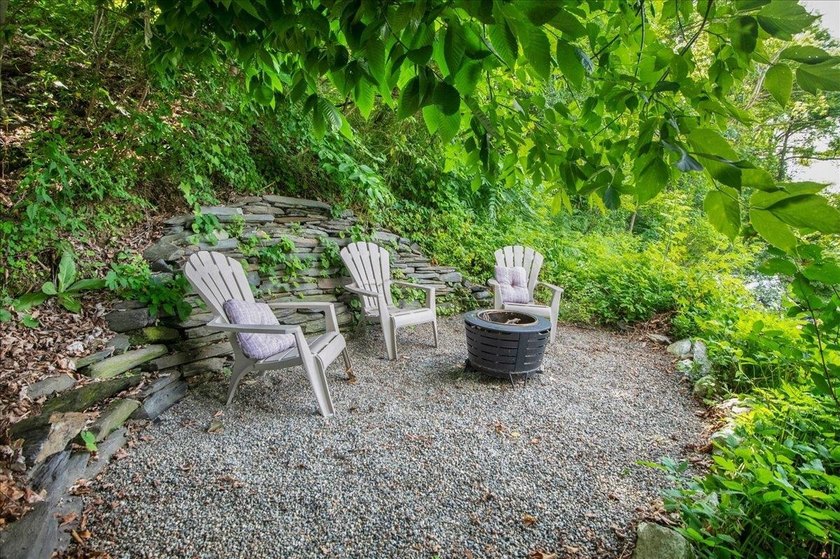Don't let the size fool you, this beautifully updated 3-bedroom - photo 33