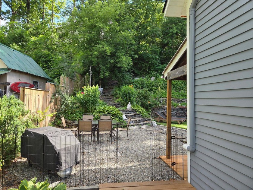 Don't let the size fool you, this beautifully updated 3-bedroom - photo 34