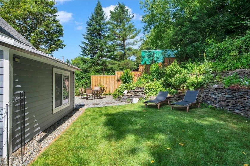 Don't let the size fool you, this beautifully updated 3-bedroom - photo 36