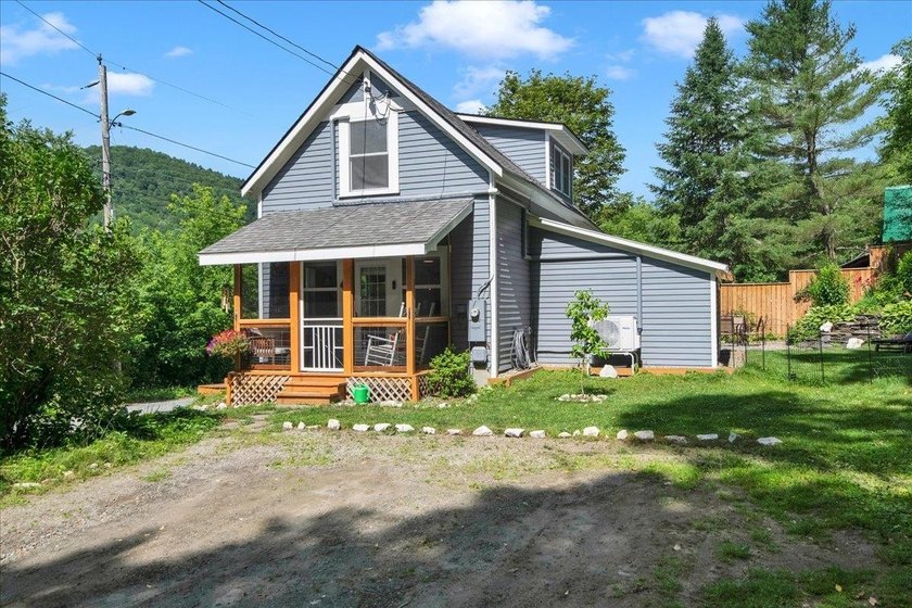 Don't let the size fool you, this beautifully updated 3-bedroom - photo 38