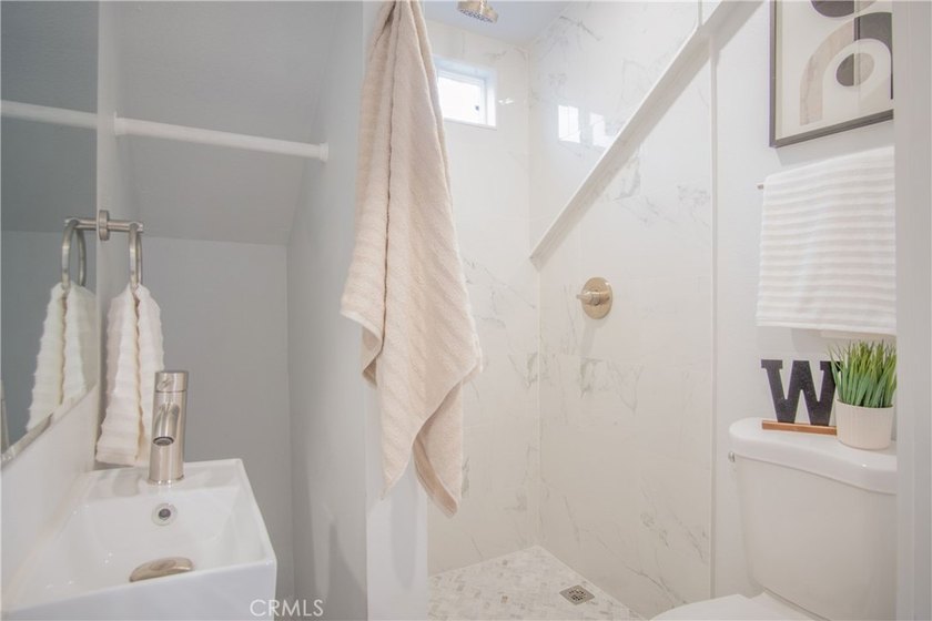 BACK ON THE MARKET! Seller will credit buyer for interest rate - photo 17