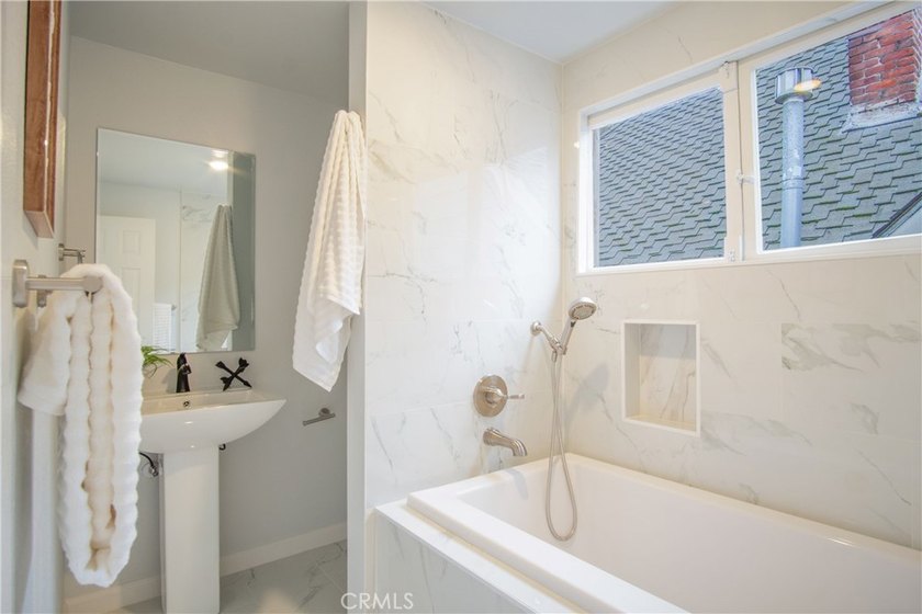 BACK ON THE MARKET! Seller will credit buyer for interest rate - photo 18