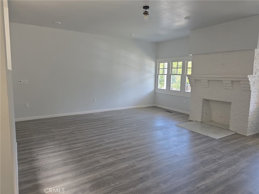 BACK ON THE MARKET! Seller will credit buyer for interest rate - photo 31