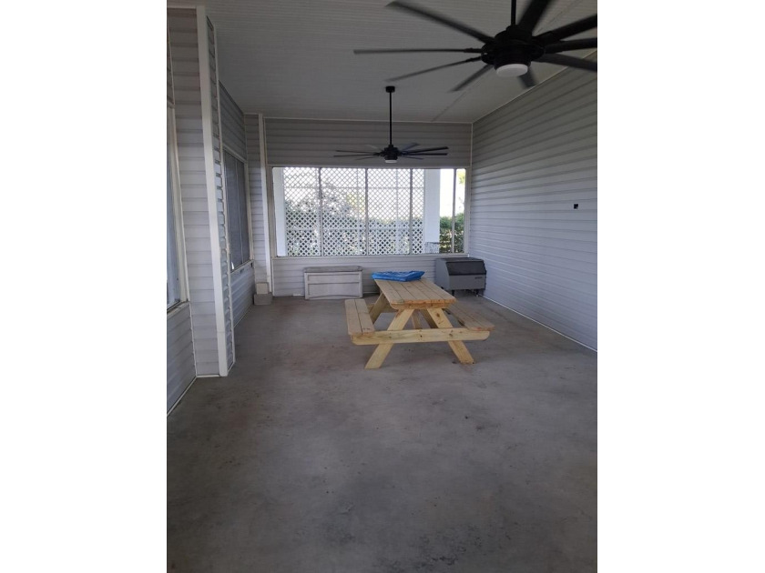RARE OPPORTUNITY!!! Beautiful Suwannee, Florida home on Holiday - photo 8