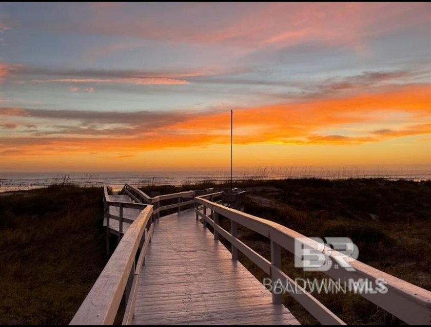 Fantastic Views from this 9th Floor Corner Unit! Four Seasons is - photo 7