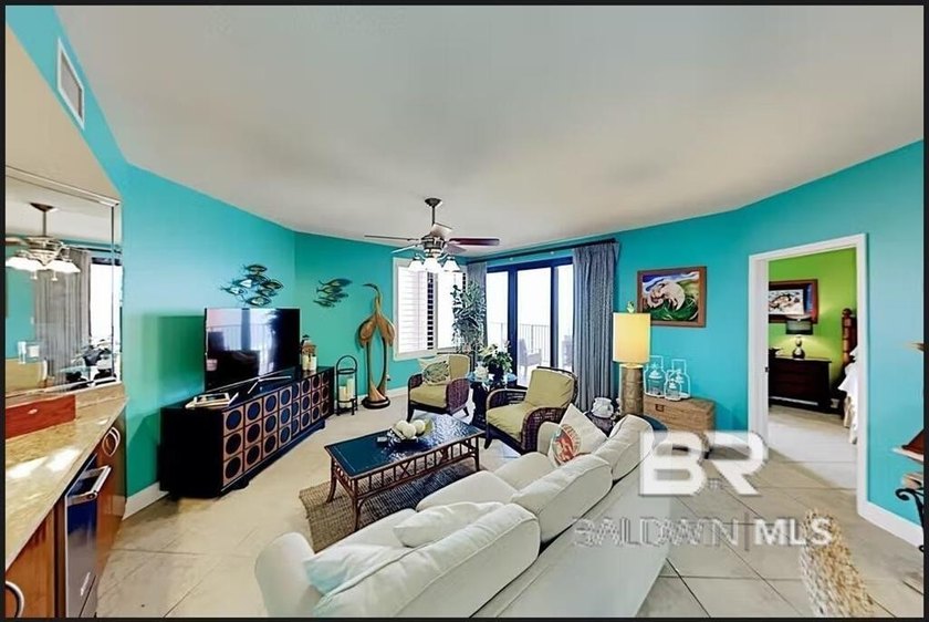 Fantastic Views from this 9th Floor Corner Unit! Four Seasons is - photo 9