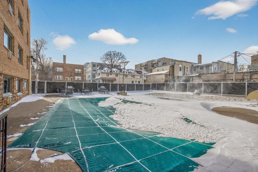 This sunny 1BR/1BA condo includes a heated, underground parking - photo 14