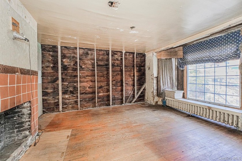 Bank-owned home situated on an oversized 30 x 208 lot in Staten - photo 15
