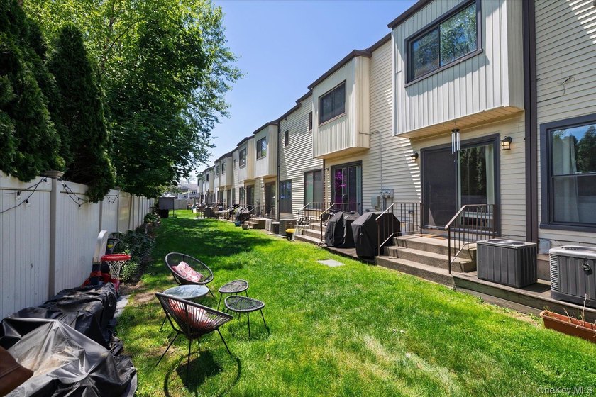 This Townhouse lives large with more than 1,500 square feet of - photo 22