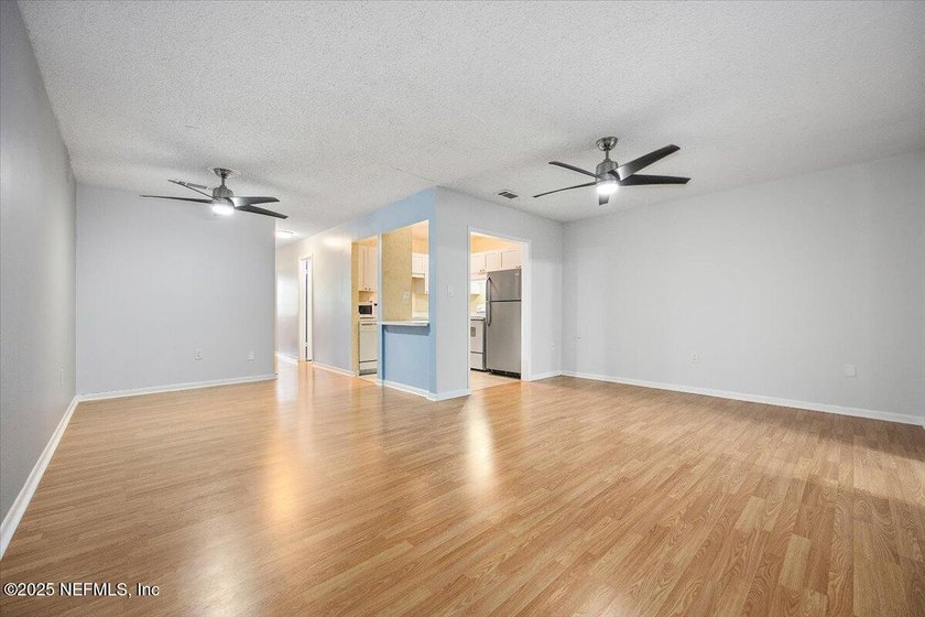 Spacious and updated 1-bedroom end-unit condo just 5 minutes - photo 4