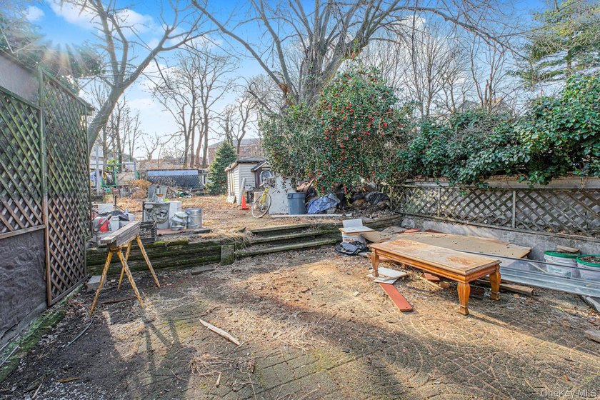 Bank-owned home situated on an oversized 30 x 208 lot in Staten - photo 30