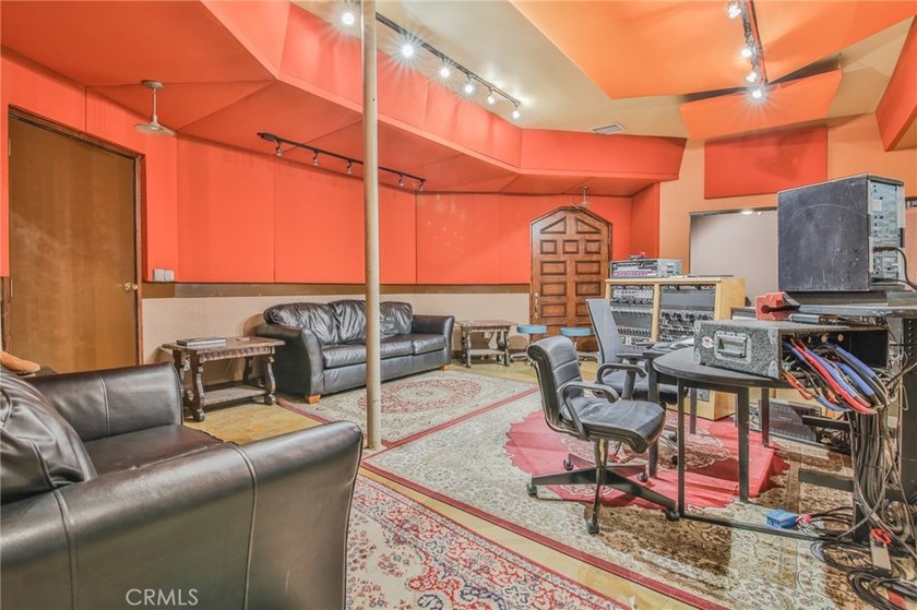 Wow! Wow! Wow! Come see this amazing Opportunity to own a - photo 31