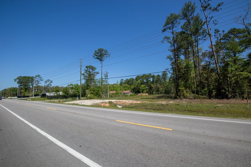 Prime Locations!! 2-Story Plaza Design comprised of 9,600 sq ft - photo 6
