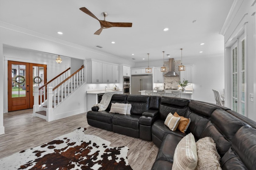 Built in 2021 by renowned local builder Damian Curtis, this 2 - photo 10