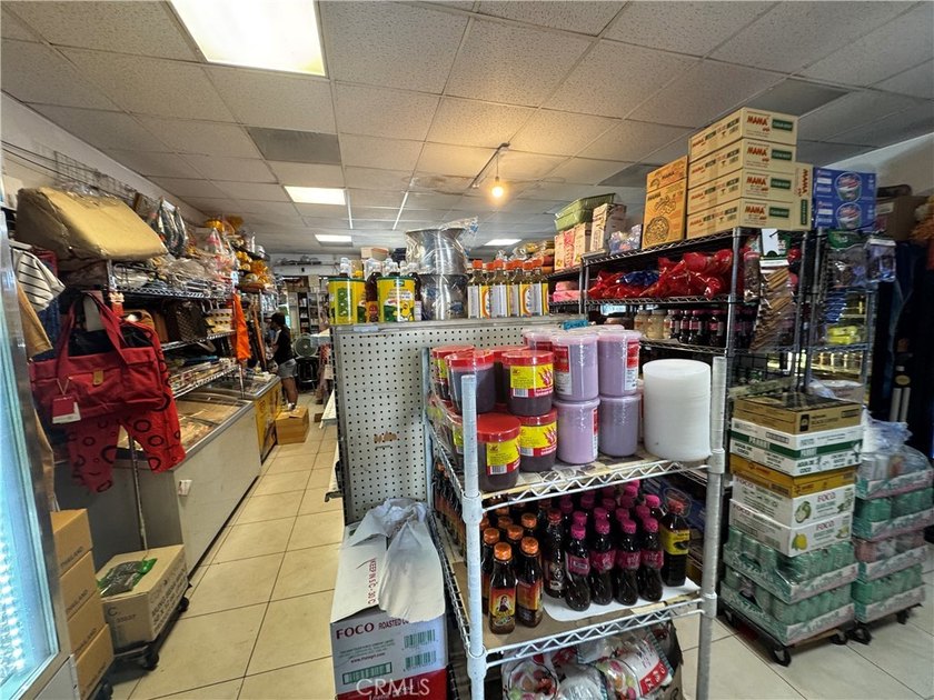 Excellent business opportunity, CC market has many Asian foods - photo 3