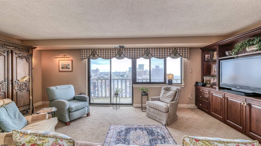 Luxury Living at the BERKLEY one of the most beautiful and - photo 5