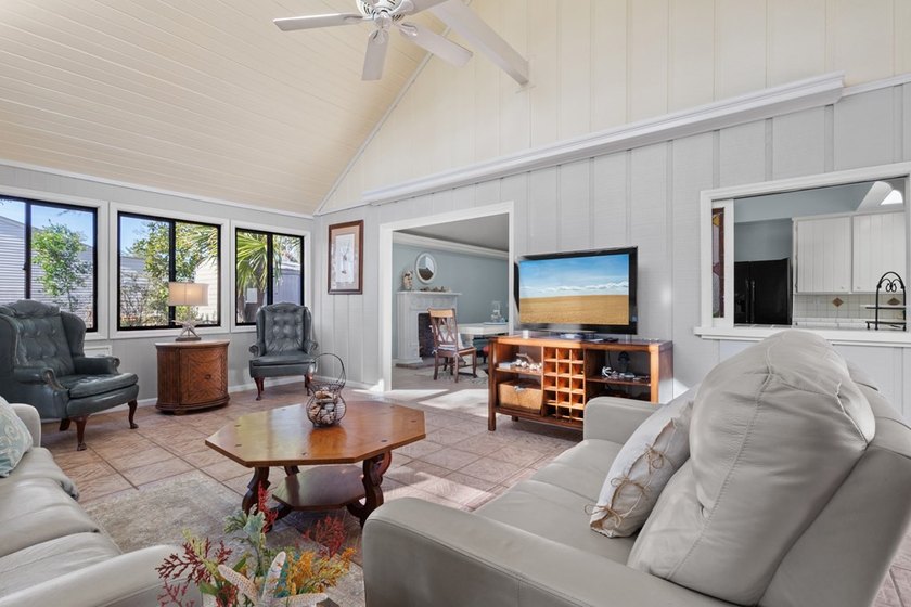 Discover a truly unique home in the heart of Steinhatchee - photo 6
