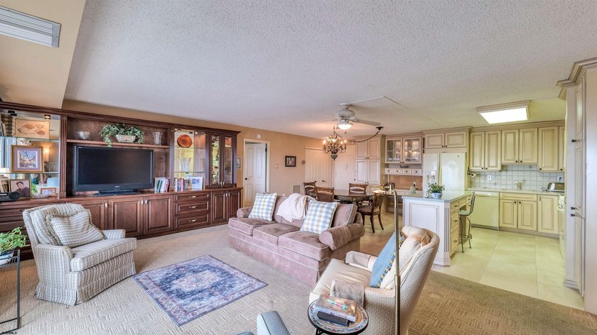 Luxury Living at the BERKLEY one of the most beautiful and - photo 6